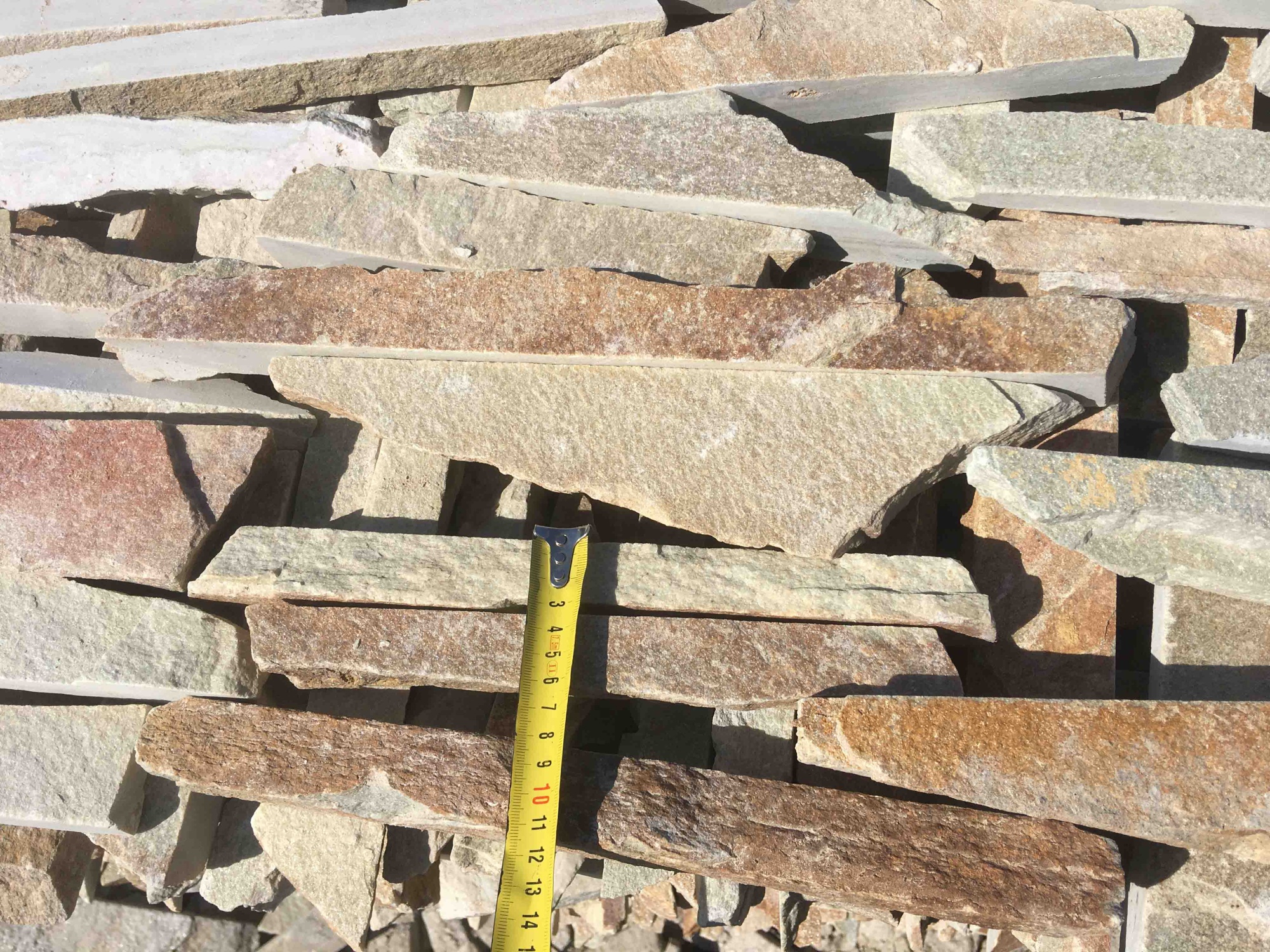 Горбушка златолит золотистый для облицовки купить в Сургуте