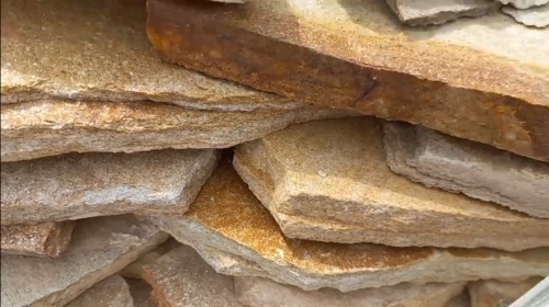 Плитняк златолит жёлтый золотистый для отмостки купить в Сургуте