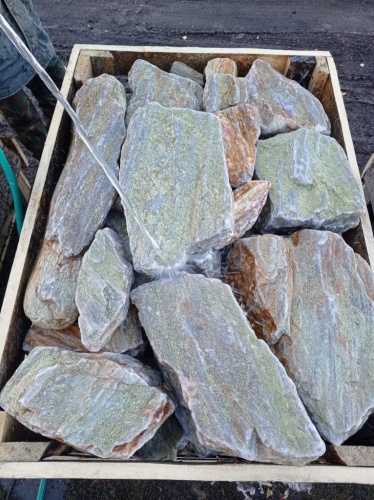 Златолит жёлтый, жёлто-зелёный глыбки и валуны для ланшафтного дизайна купить в Сургуте