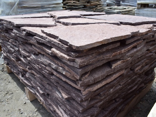 Плитняк лемезит бордовый для облицовки цоколя 20-25 мм  купить в Сургуте