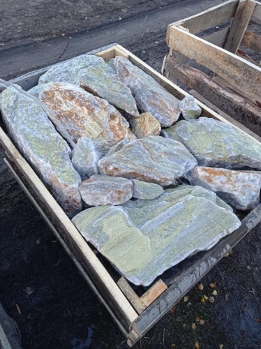 Златолит жёлтый, жёлто-зелёный глыбки и валуны для ланшафтного дизайна купить в Сургуте