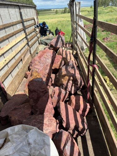 Ландшафтные глыбы красно-фиолетовые 200-1000 килограмм купить в Сургуте