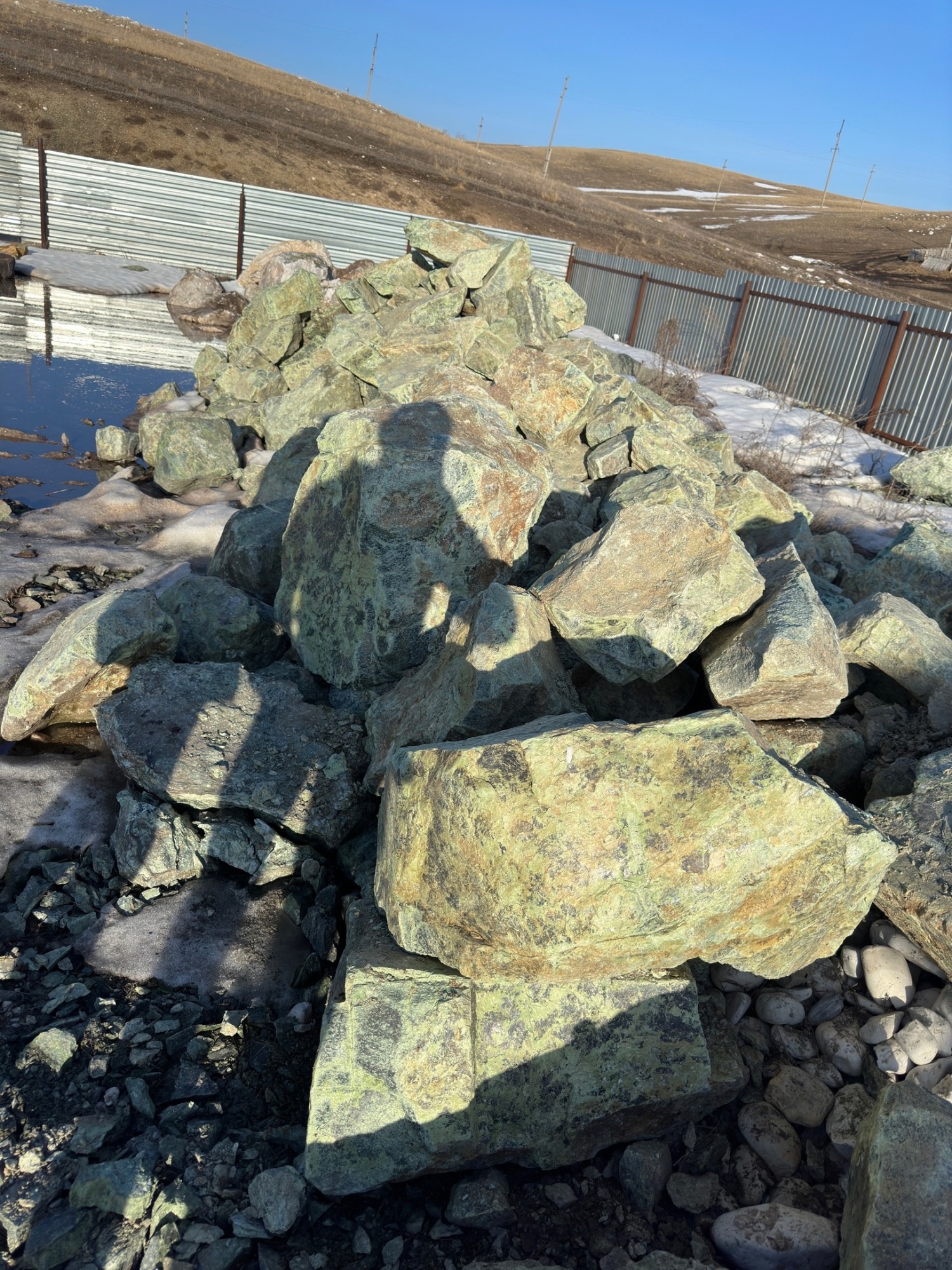 Камни для ландшафтного дизайна зелёные 10-60 килограмм купить в Сургуте