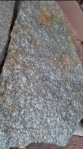 Плитняк златолит серебристый для цоколя, отмостки купить в Сургуте