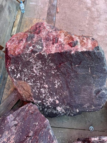 Камни для ландшафтного дизайна красно-фиолетовые 10-60 килограмм купить в Сургуте