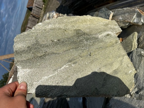 Плитняк златолит зелёный для цоколя, отмостки купить в Сургуте