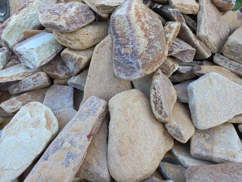 Златолит жёлтый, жёлто-зелёный глыбки и валуны для ланшафтного дизайна купить в Сургуте