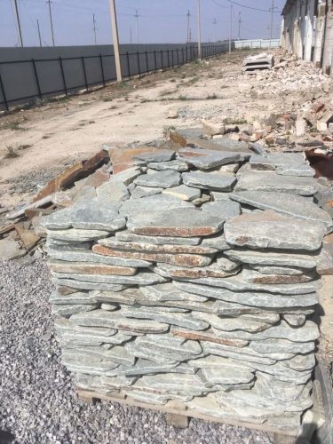 Златолит серебристый галтованный для лестниц купить в Сургуте