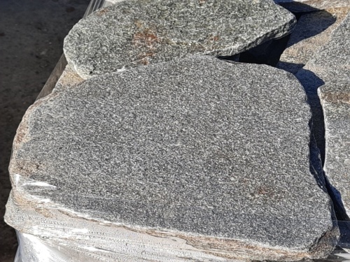 Златолит серебристый галтованный для лестниц купить в Сургуте