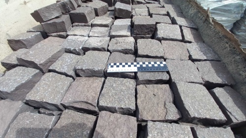 Лемезит колотая брусчатка 10 * 10 см. для парковки купить в Сургуте