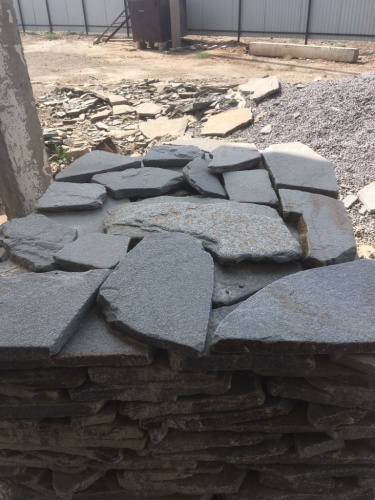 Златолит серебристый галтованный для лестниц купить в Сургуте